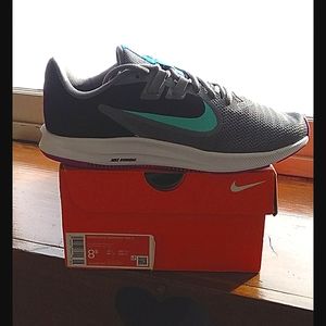 Nike Womens Downshifter 9 Shoes NIB
